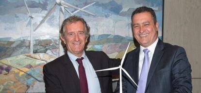 Ignacio Mart&iacute;n, presidente de Gamesa (izquierda), junto a Rui Costa, gobernador del estado de Bah&iacute;a. 