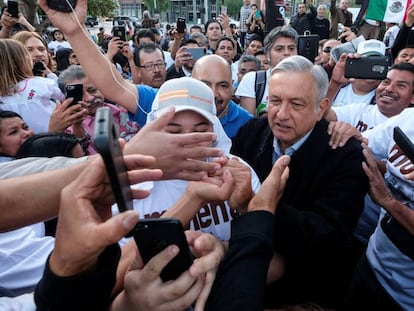 Andrés Manuel López Obrador, en un acto público en la Plaza Olvera de Los Ángeles en febrero de 2017.