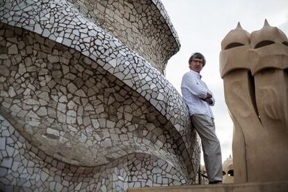 Rafael Argullol a la terrassa de la Pedrera de Barcelona.