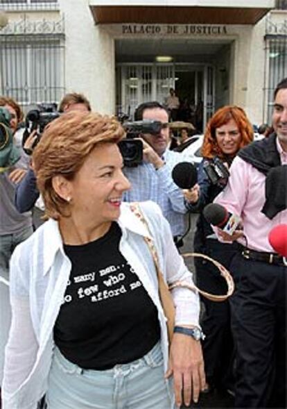 Dolores Vázquez, ayer, a la puerta de los juzgados de Fuengirola.