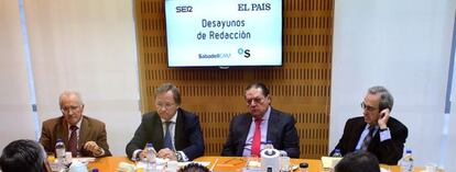 Ángel López, Juan Carlos Moragues, Vicente Boluda y Francisco Pérez en el desayuno organizado por EL PAÍS y la Ser.