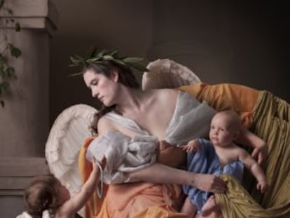 En 'Mantenlos dulces', 2010, de Maisie Maud Broadhead, el fotógrafo realiza una alegoría literal del cuadro barroco 'La riqueza', de Vouet, pintado en 1635.