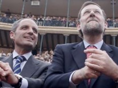 Camps y Rajoy en la plaza de toros de Valencia en 2008.