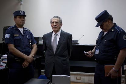 El dictador guatemalteco Efrain Rios Montt, acusado de genocidio, ante el tribunal que lo juzga.