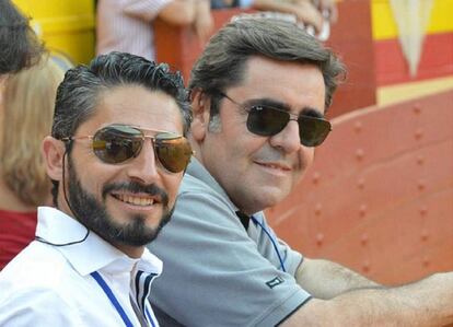 Jorge Arellano y Manuel Martínez Erice (a la derecha), empresarios taurinos.