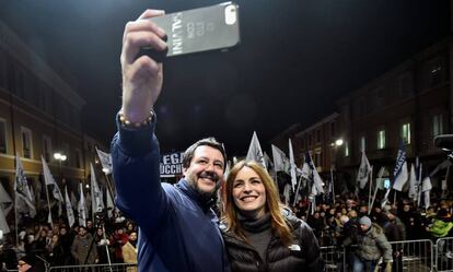 Matteo Salvini com a candidata da Ligaem Emilia Romana, Lucia Borgonzoni.