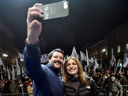 Matteo Salvini com a candidata da Ligaem Emilia Romana, Lucia Borgonzoni.