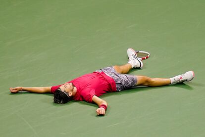 Thiem celebra el triunfo sobre Zverev en la pista Arthur Ashe de Nueva York.