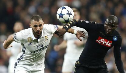 Benzema y Koulibaly, durante un momento del encuentro.