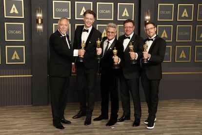 Doug Hemphill, Theo Green, Mark Mangini, Ron Bartlett y Mac Ruth, ganadores del Oscar a mejor sonido por 'Dune'.