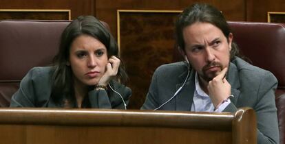 Irene Montero y Pablo Iglesias en el pleno del Congreso.