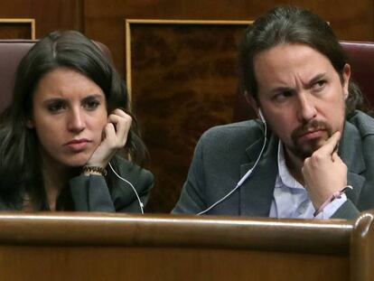 Irene Montero y Pablo Iglesias en el pleno del Congreso.