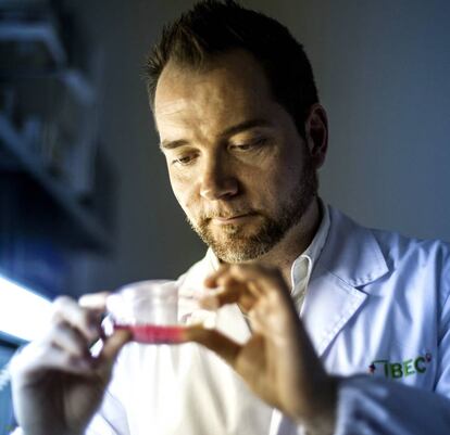 Samuel Sánchez, director del grupo de investigación Smart Nano-Bio-Devices del Instituto de Bioingeniería de Cataluña (IBEC). Es doctor en Química.