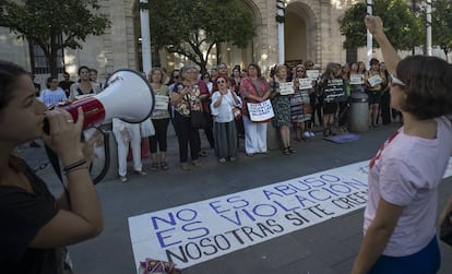 Imagen de archivo en Sevilla contra la llamada manada de Manresa.