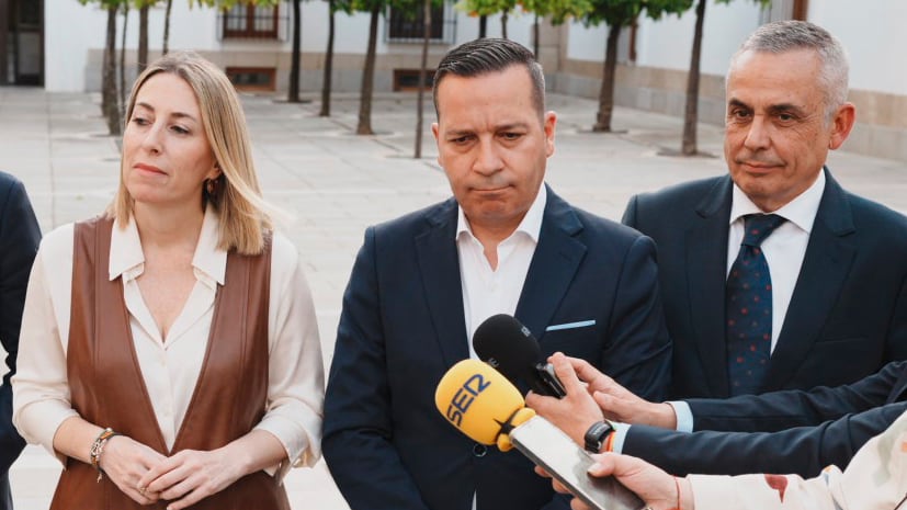 Vox entra en el Gobierno de Extremadura con una vicepresidencia y las carteras de Familia y de Agricultura  