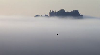 El 'Castillo de Stirling' entre la niebla en Escocia.