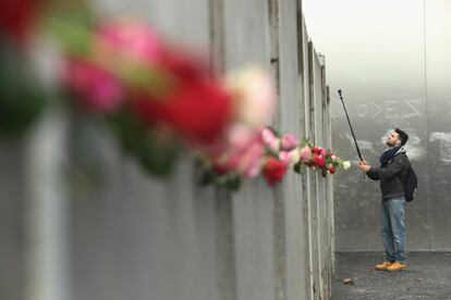 En aquest lloc hi ha els últims metres del mur de Berlín que encara es conserven a l'antiga franja fronterera.