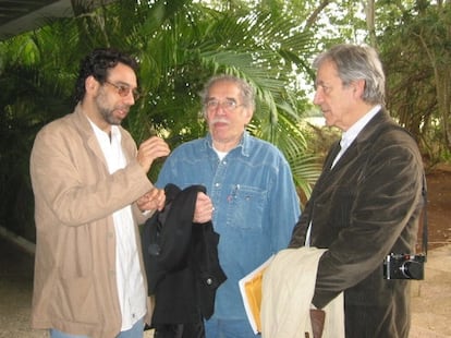 El escritor y premio Nobel Gabriel García Márquez y el director de cine Constantin Costa-Gavras  conversan el periodista de EL PAÍS Mauricio Vicent, en el Taller de Guiones, seminario sobre el guión cinematográfico, en San Antonio de los Baños (Cuba).