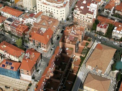 La sombra de Torrespaña, sede de los Informativos de TVE.