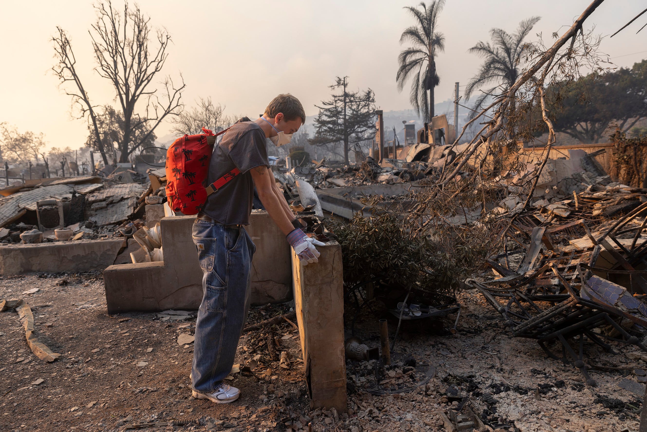 Decretado el toque de queda en las zonas afectadas por los incendios de Los Ángeles para evitar saqueos