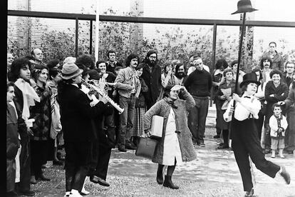 Actuación en el Psiquiátrico de Bétera del grupo de teatro de vanguardia danés, Odin Teatret, en 1977.