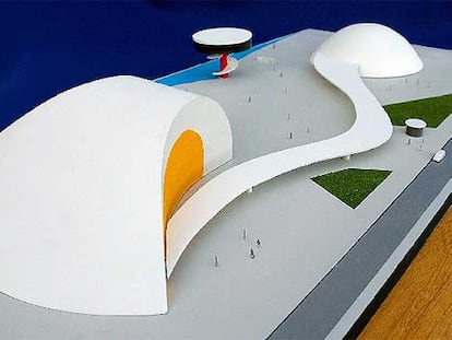 Maqueta del centro cultural diseñado por Oscar Niemeyer para Avilés.
