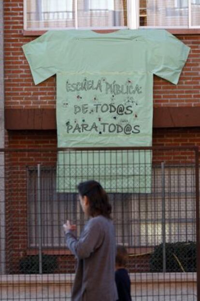 La camiseta verde se ha convertido en el símbolo de las protestas contra los recortes.