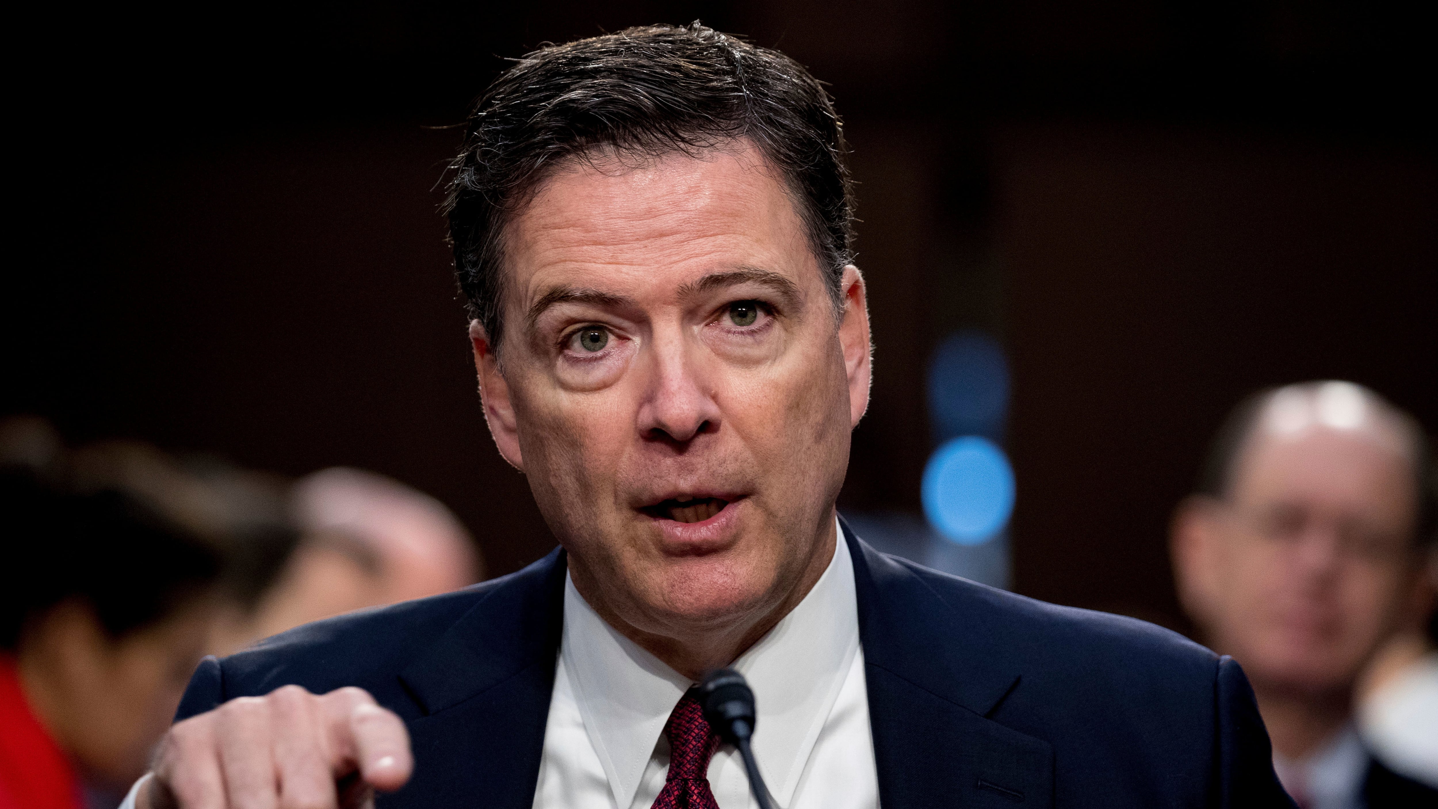El Departamento de Justicia de Trump imputa al exdirector del FBI James Comey