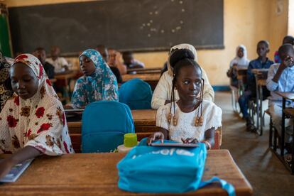 El cierre de escuelas en Níger ha tenido consecuencias negativas en el aprendizaje y en el bienestar de los niños, especialmente sobre las niñas de las comunidades marginadas, que están pagando el precio más alto. “Fueron meses duros, me acuerdo. Con todo lo que veía en la tele, tenía miedo de dejar la casa”, asegura Soraya.