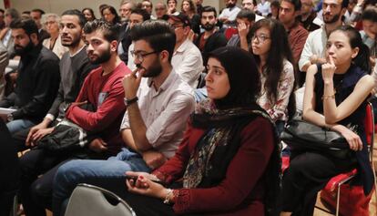 Algunos de los jóvenes refugiados que estudiarán en Cataluña.