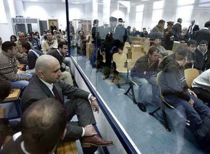 Los acusados del 11-M dentro de la <i>pecera</i> blindada el 31 de octubre pasado, día de la lectura de la sentencia.