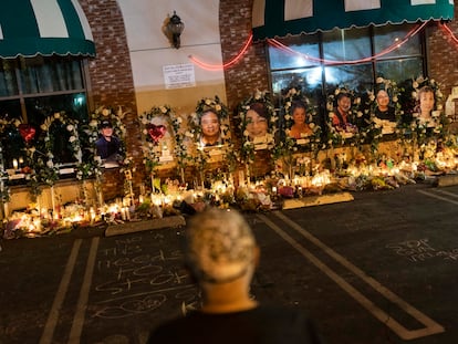 Memorial para las víctimas de un tiroteo en el estudio de baile Star Dance en Monterey Park, California, el 26 de enero 2023.