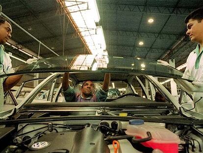 Los grandes fabricantes de automóviles abandonan sus actividades en el mercado brasileño.