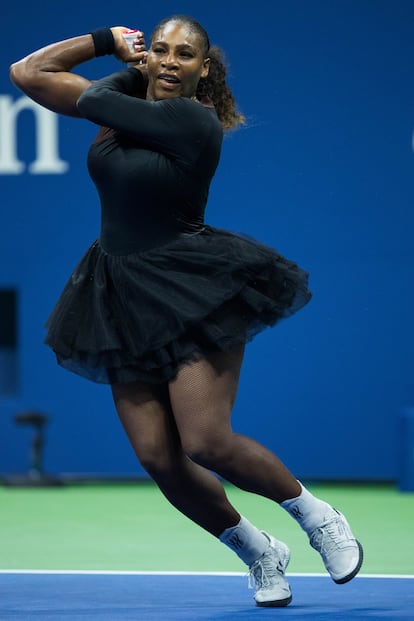Serena Williams ha sorprendido en el US Open con una nueva equipación diseñada por el nuevo gurú de la moda, Virgil Abloh (fundador de Off-White) y responsable de la línea masculina de Louis Vuitton. 