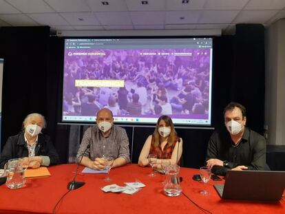 Esteban Tettamanti, segundo por la izquierda, junto a miembros de su candidatura, el pasado jueves. 