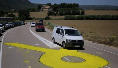 Els líders polítics presos arriben a la presó de Lledoners en dues furgonetes.