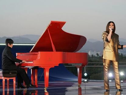 Laura Pausini, durante su interpretación de 'Io sì', en el Dolby Theater.