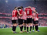 Los jugadores del Athletic celebran el primer gol ante el Betis.