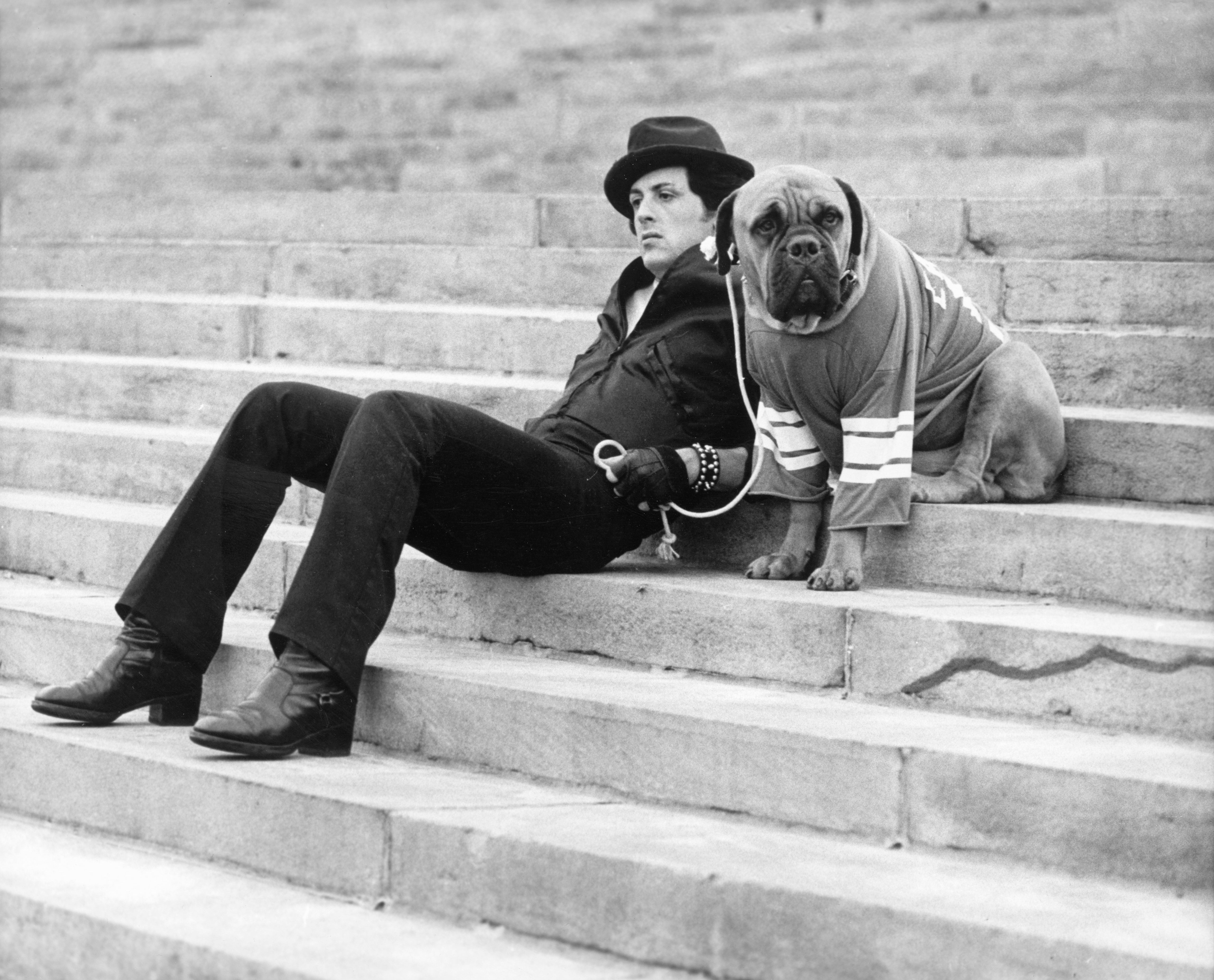 Sylvester Stallone, retratado con su perro en 1976. 