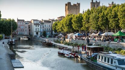 El canal de la Robine a su paso por la ciudad de Narbona (Francia).