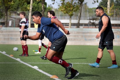 José Arrieta 'El Gordo' durante el partido amistoso entre los equipos Orquídeas Negras y Club de Rugby Cisneros, en la Ciudad Universitaria, de Madrid, el pasado 30 de octubre.