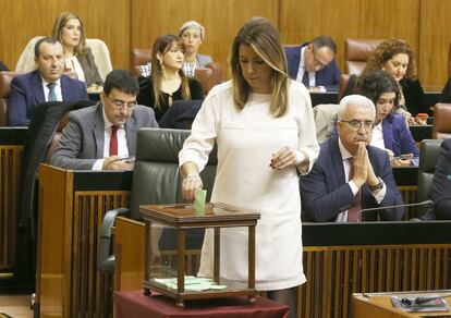 Susana Díaz, este jueves, vota para elegir a los miembros de la Mesa en el Parlamento andaluz.