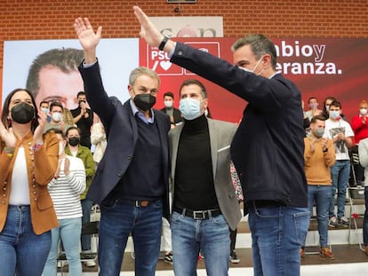 El presidente del Gobierno, Pedro Sánchez, el expresidente del Gobierno, José Luis Rodríguez y el candidato del PSOE a la presidencia de Castilla y León, Luis Tudanca.