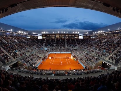 Panorámica de la pista central de la Caja Mágica, en Madrid.