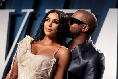 Kim Kardashian y Kanye West, en la fiesta post Oscar de Vanity Fair.