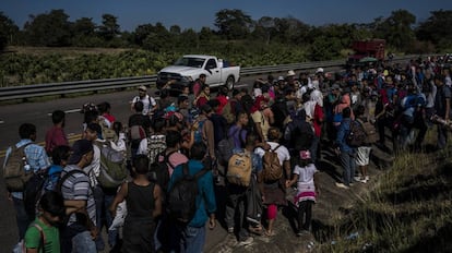 Integrantes de la caravana migrante, tras cruzar la frontera mexicana en enero.
