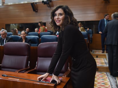 La presidenta de la Comunidad de Madrid, Isabel Díaz Ayuso, en el pleno de la Asamblea de Madrid, este jueves.