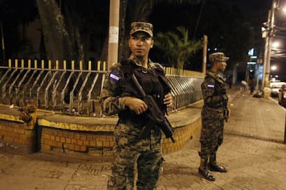 Troops guard Congress Tuesday night in Tegucigalpa