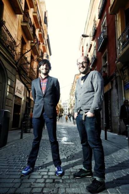 Diego San José (izquierda) y Borja Cobeaga, en Madrid en 2014.