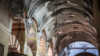 Daños en la Mezquita-Catedral de Córdoba tras el incendio.